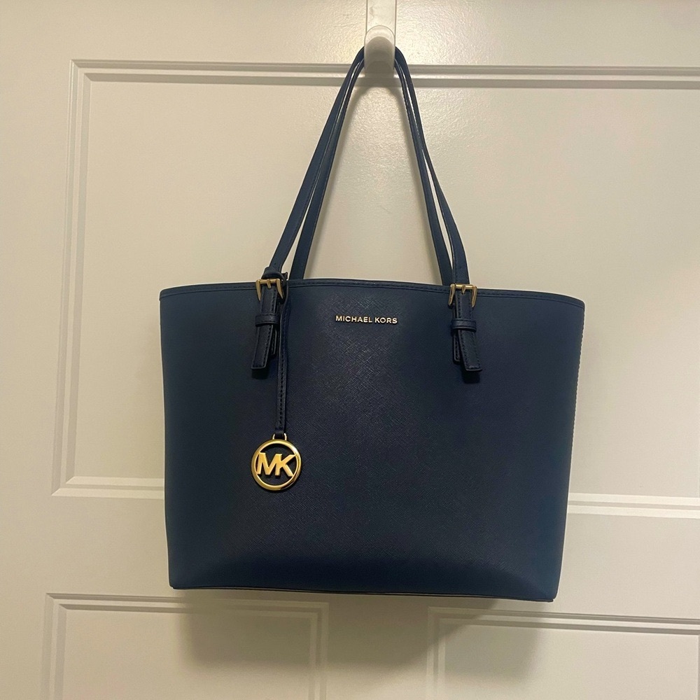 MICHAEL KORS TOTE NAVY JET SET